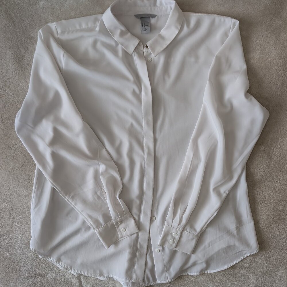 3/$30 White flowy blouse